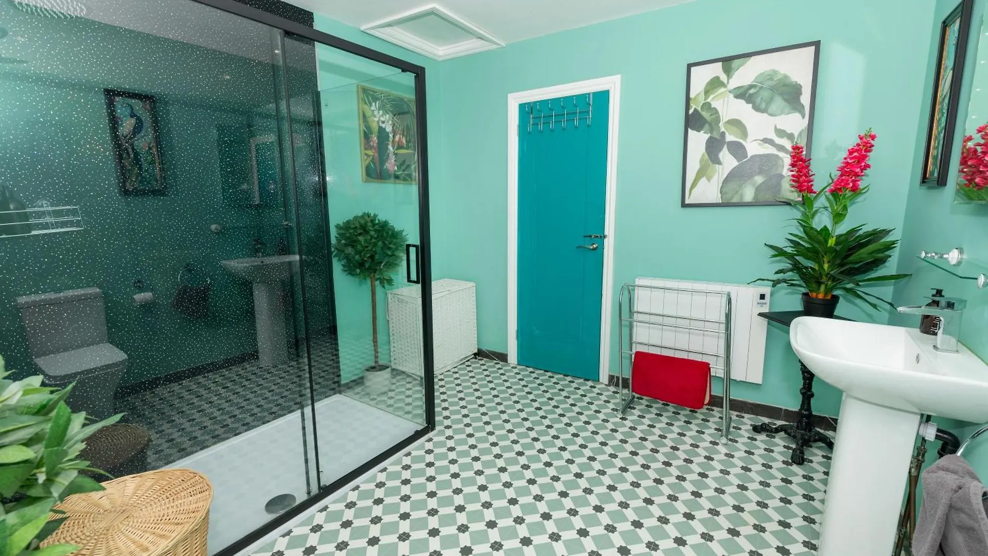 Flamingo Bay - Huge Apartment With Stunning Views - On The Beach! Scarborough