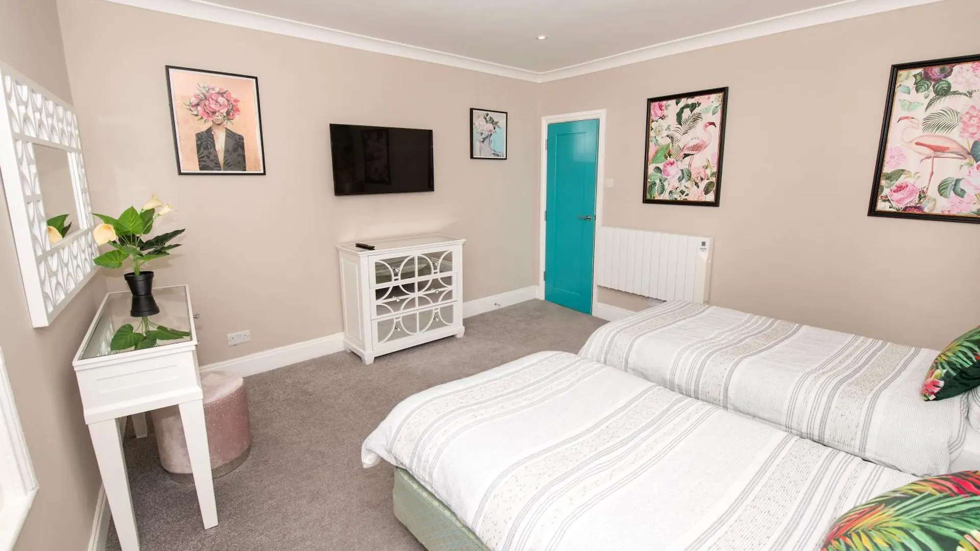 Flamingo Bay - Huge Apartment With Stunning Views - On The Beach! Scarborough