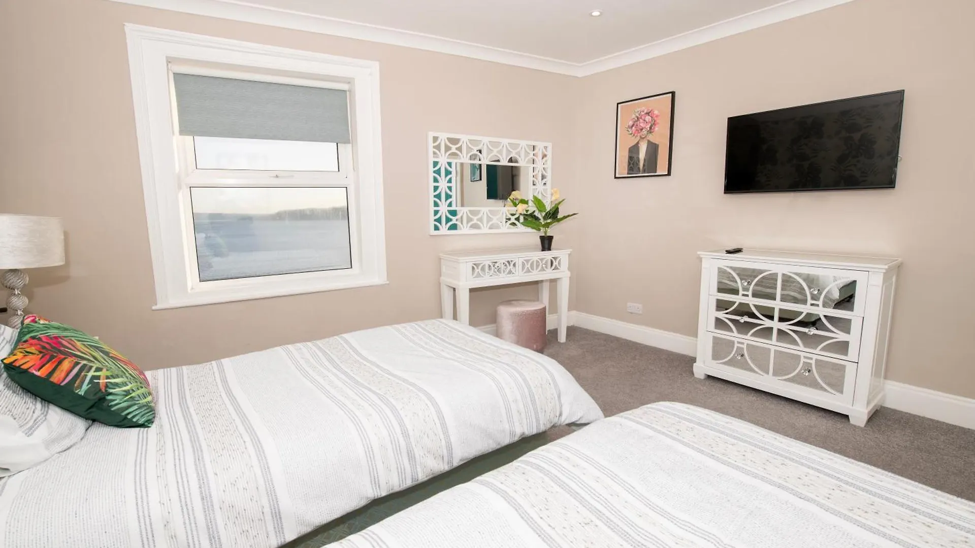 Flamingo Bay - Huge Apartment With Stunning Views - On The Beach! Scarborough