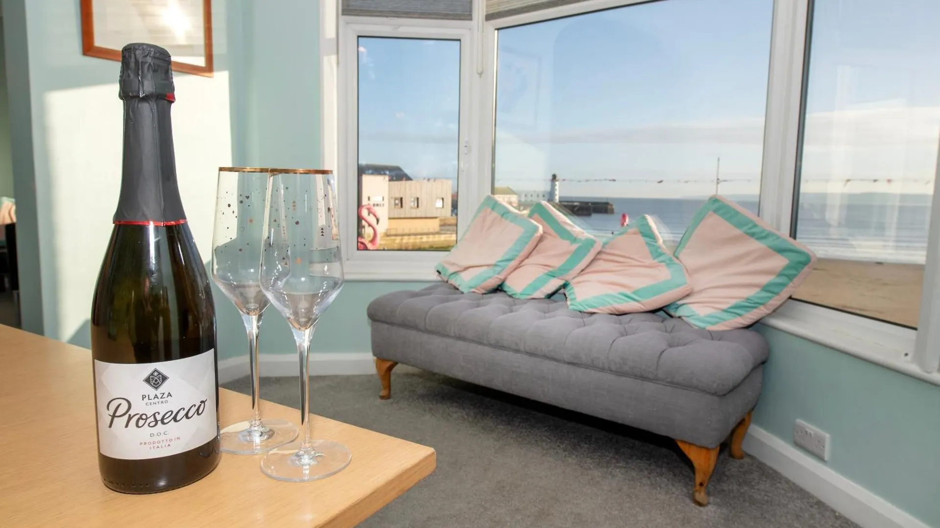 Flamingo Bay - Huge Apartment With Stunning Views - On The Beach! Scarborough