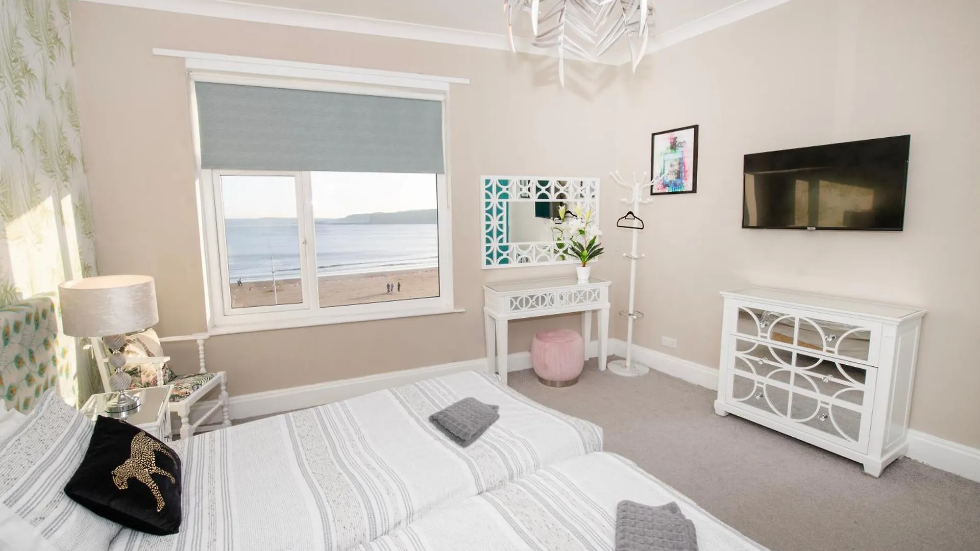 Flamingo Bay - Huge Apartment With Stunning Views - On The Beach! Scarborough