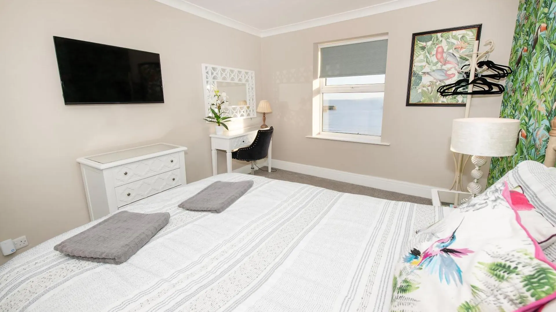 Flamingo Bay - Huge Apartment With Stunning Views - On The Beach! Scarborough