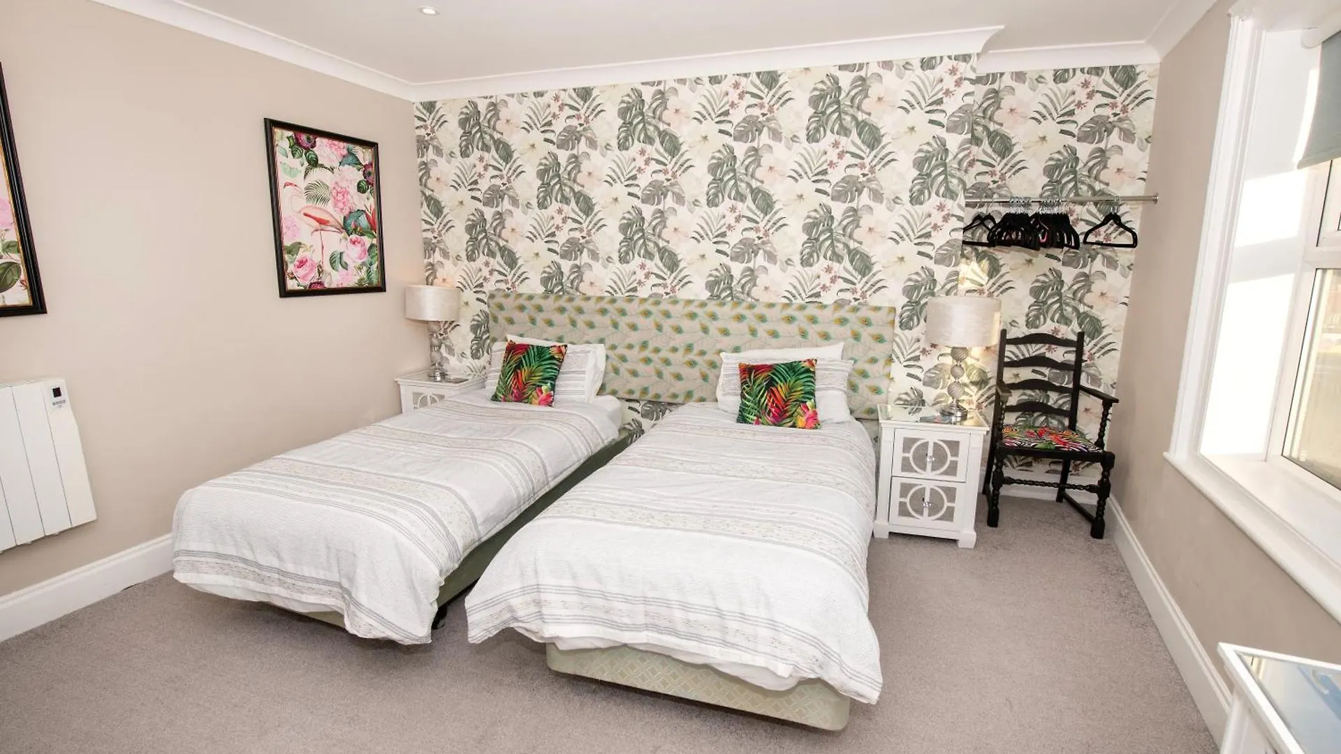 Flamingo Bay - Huge Apartment With Stunning Views - On The Beach! Scarborough