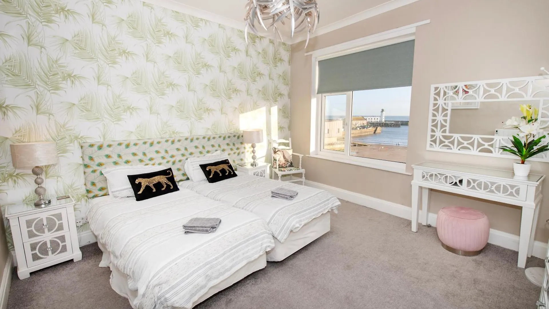 Flamingo Bay - Huge Apartment With Stunning Views - On The Beach! Scarborough